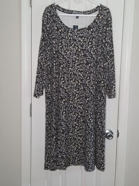 Karen Scott Black Midi Dress with Ivory Leaf Print